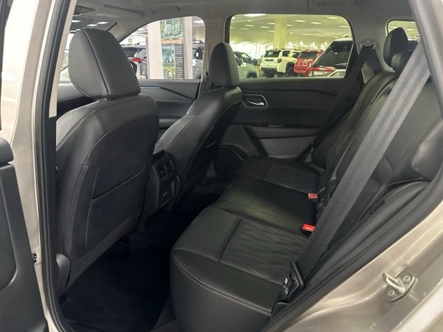 Used 2025 Nissan Rogue Platinum AWD/4WD image 18