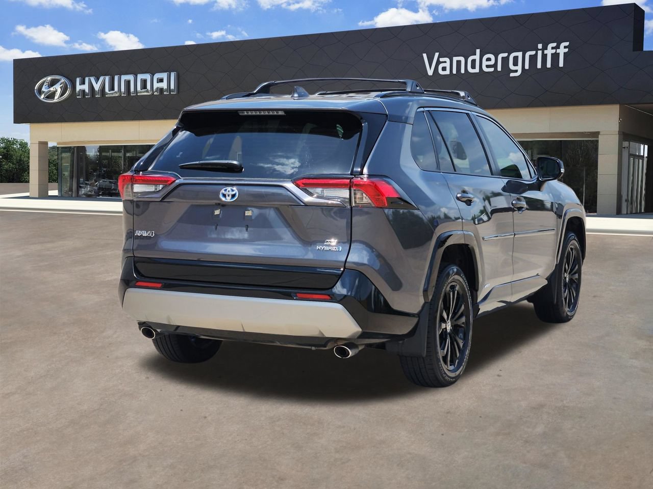 Used 2024 Toyota RAV4 SE w/ Convenience Package AWD/4WD image 4