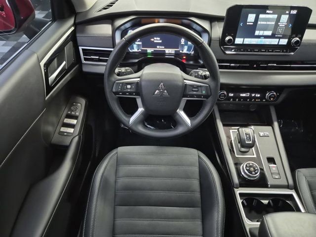 Used 2023 Mitsubishi Outlander 4WD Plug-In Hybrid image 13