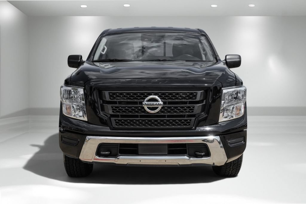 Used 2022 Nissan Titan SV w/ Accessory Utility Package AWD/4WD image 4