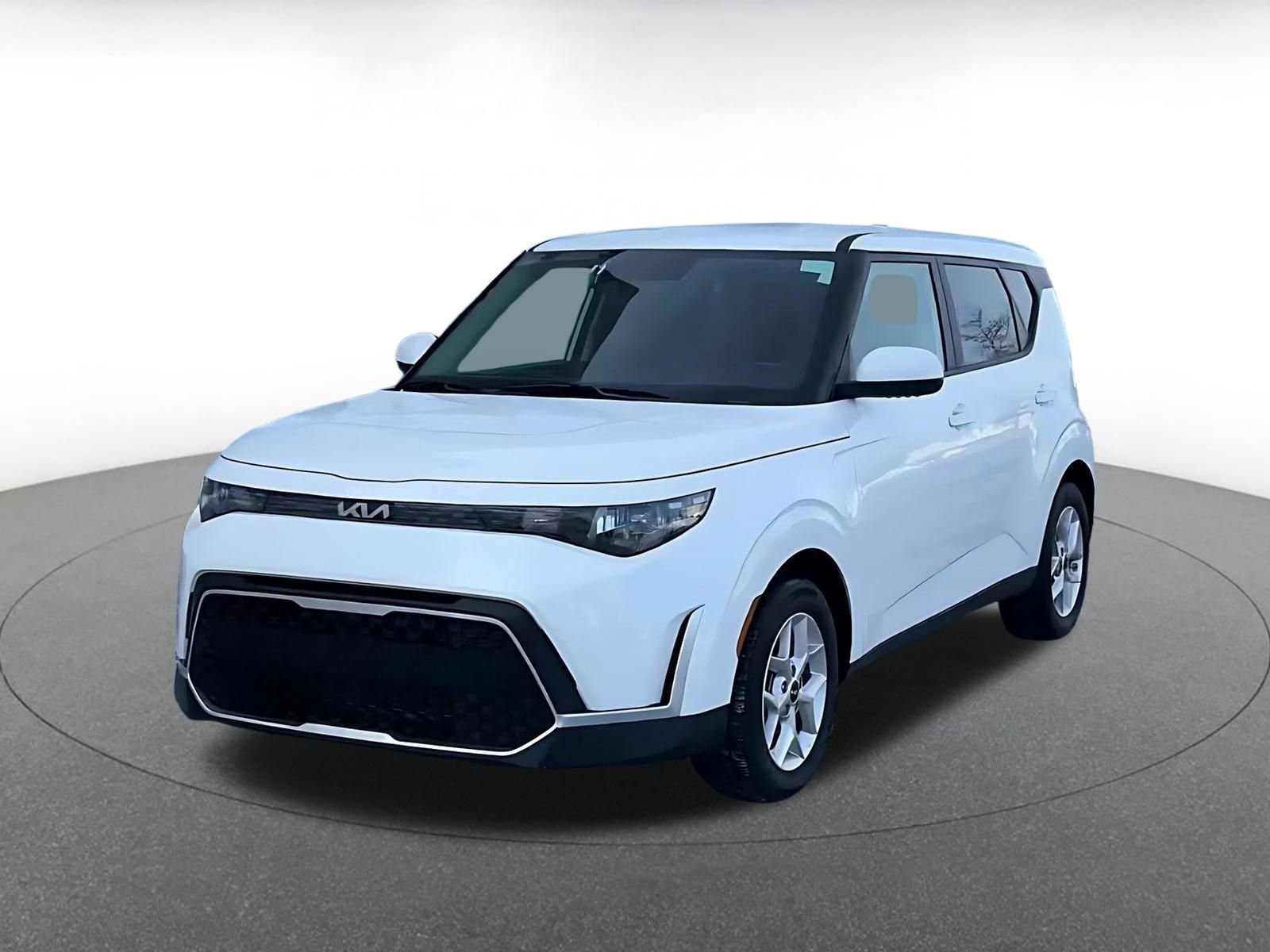 Used 2025 Kia Soul LX w/ LX Technology Package image 3