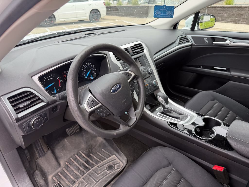 Used 2015 Ford Fusion SE FWD image 8