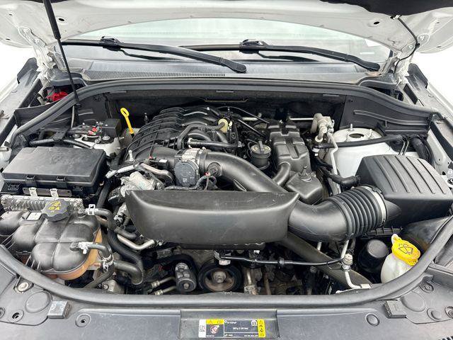 Used 2022 Jeep Grand Cherokee Laredo X RWD image 18