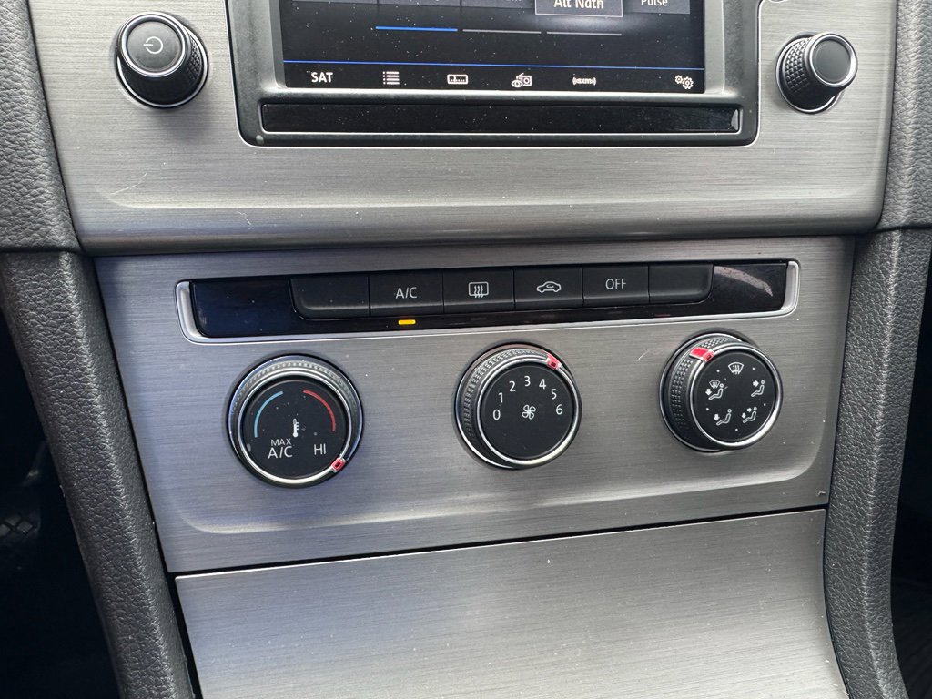 Used 2017 Volkswagen Golf S image 20