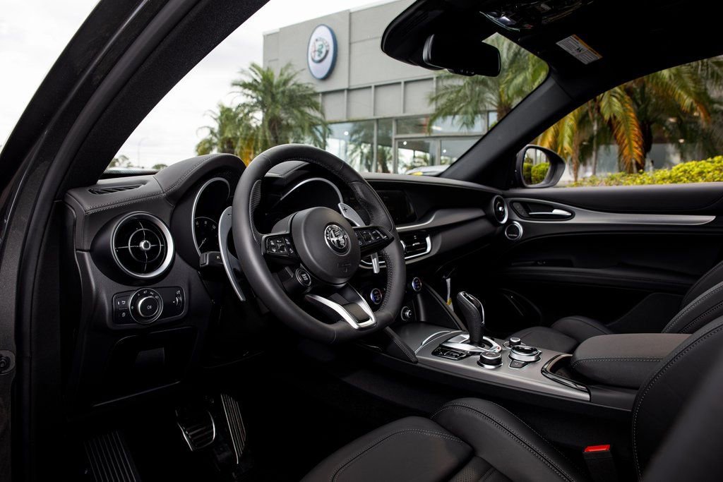 New 2025 Alfa Romeo Stelvio Sprint image 23