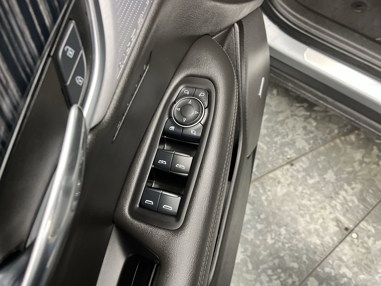 Certified 2025 Cadillac XT6 Premium Luxury AWD/4WD image 10