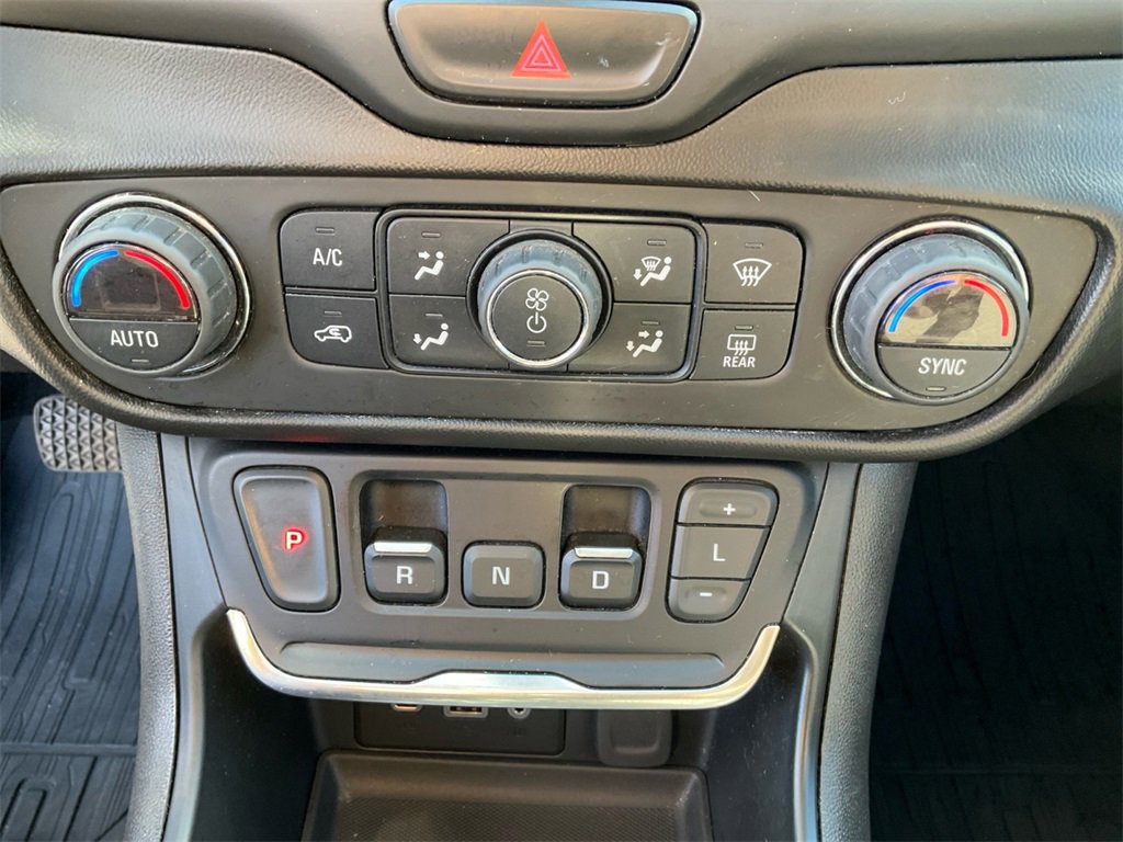 Used 2020 GMC Terrain SLE w/ Driver Convenience Package image 21