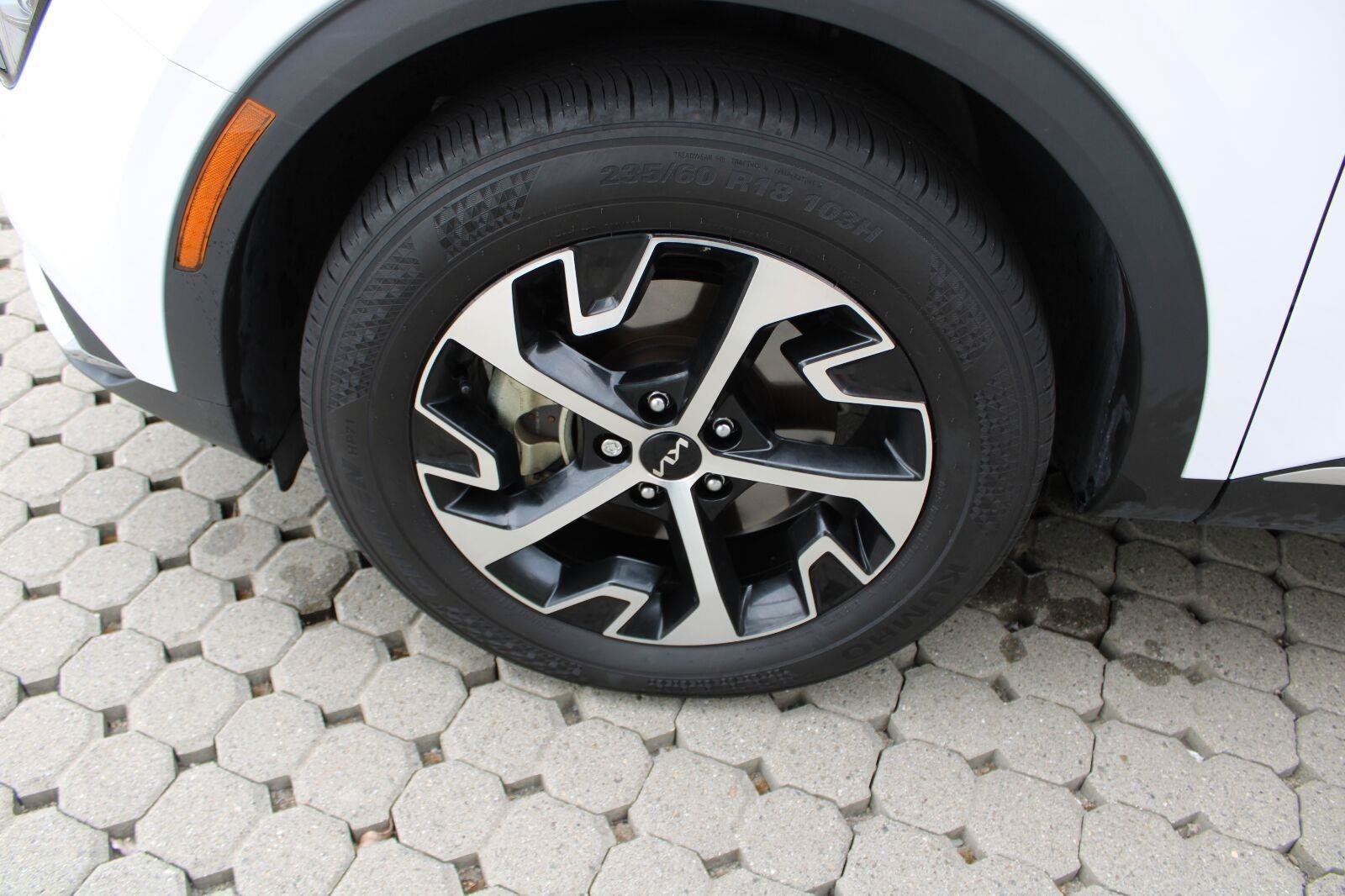 Used 2024 Kia Sportage EX AWD/4WD image 12