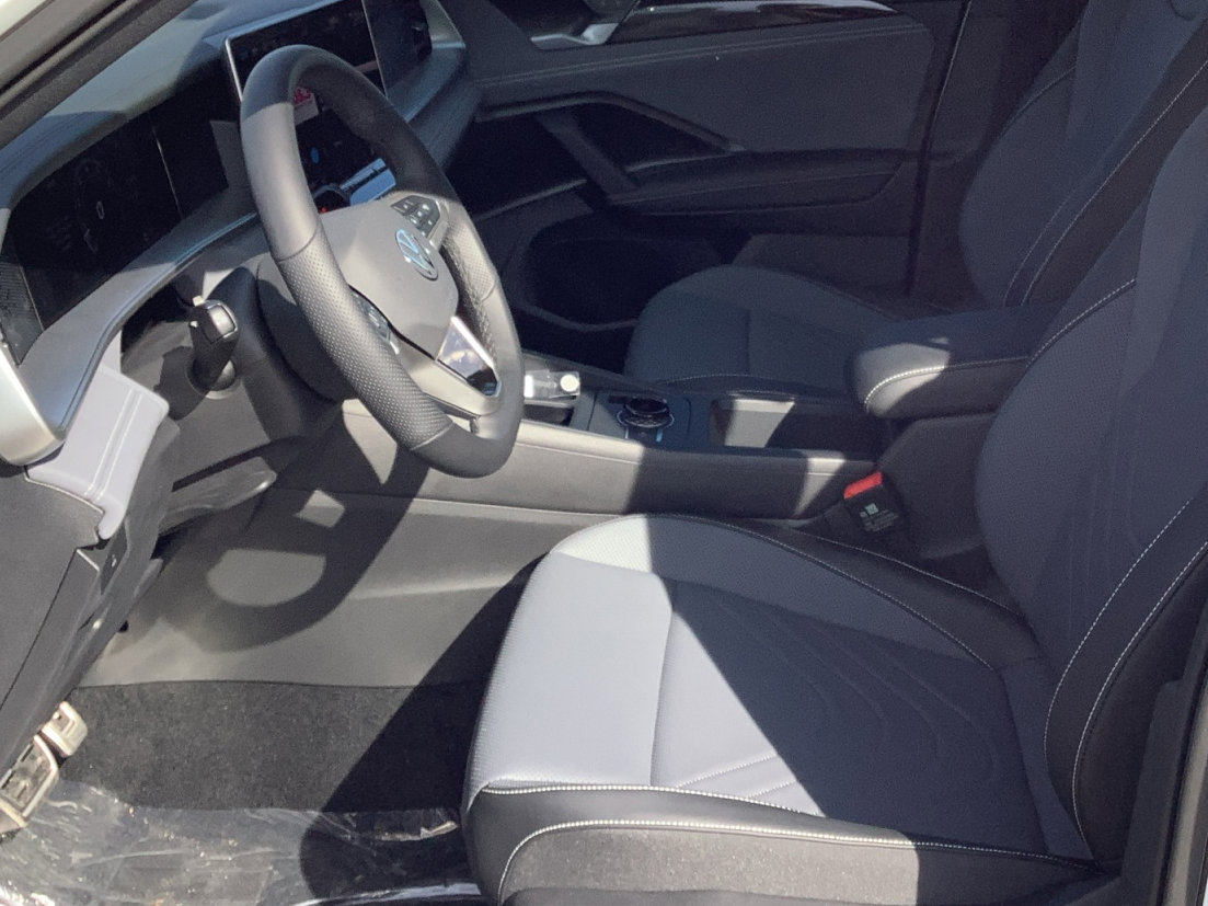 New 2026 Volkswagen Tiguan SE R-Line image 29