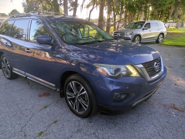 Used 2017 Nissan Pathfinder Platinum FWD image 3