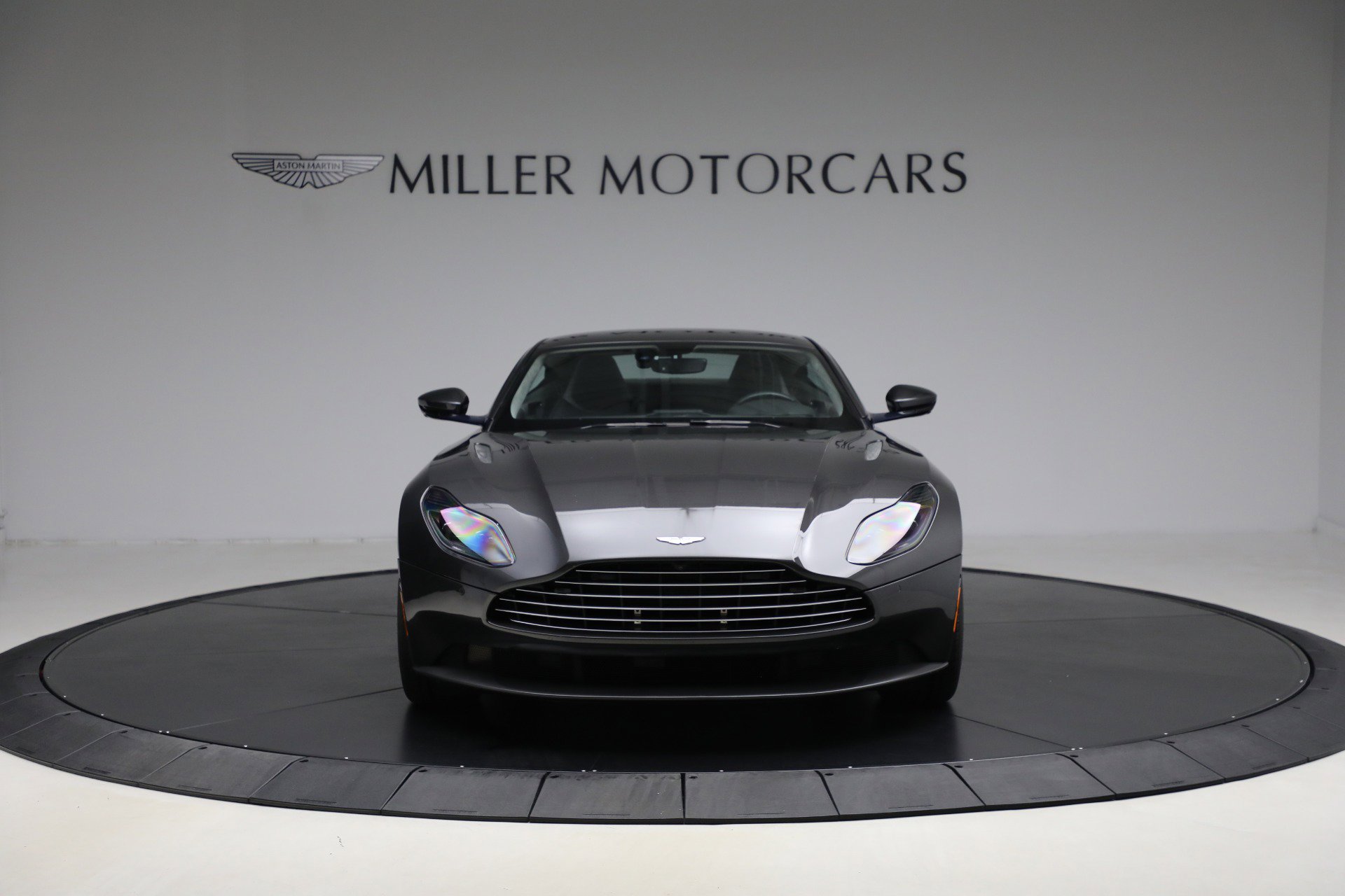 Used 2019 Aston Martin DB11 V8 image 12