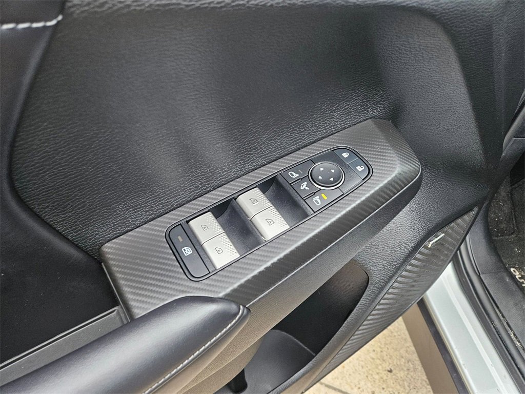 Used 2025 Mitsubishi Outlander SE image 14