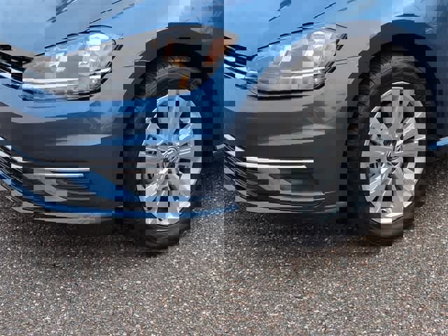 Used 2021 Volkswagen Golf 4-Door image 11