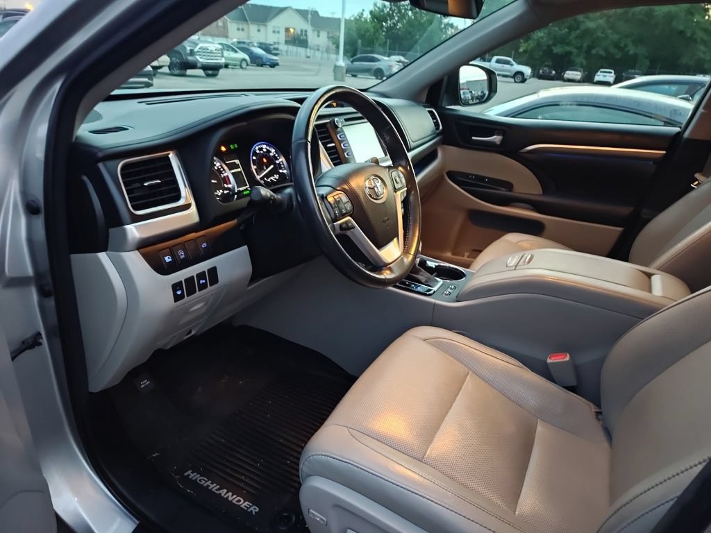 Used 2018 Toyota Highlander Limited AWD/4WD image 8