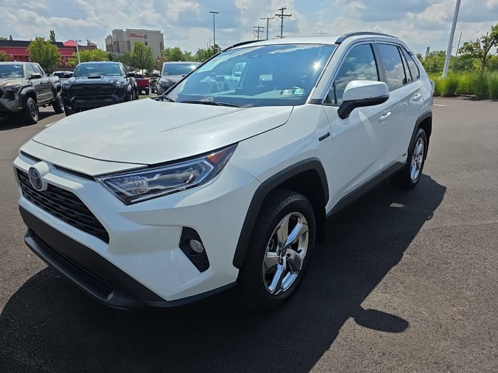 Certified 2021 Toyota RAV4 XLE Premium AWD/4WD image 3