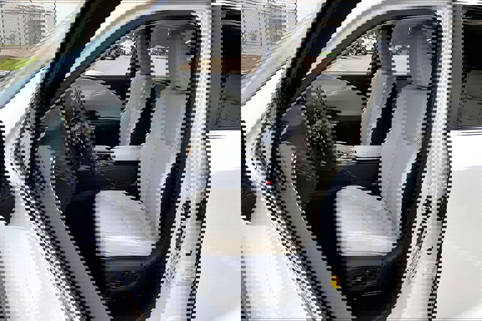 Used 2024 Lexus RX 350 Premium w/ Accessory Package (Z1) image 7