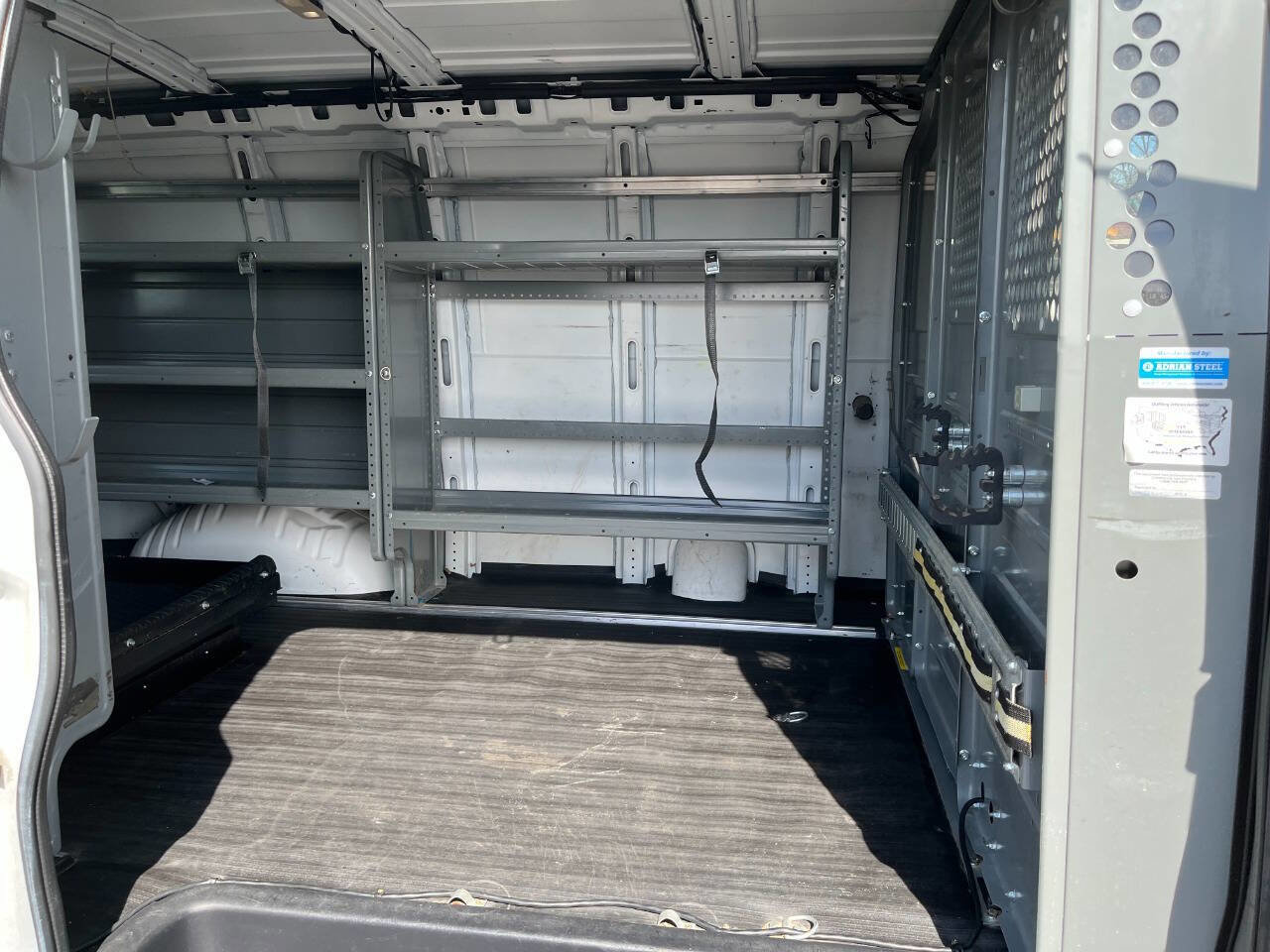 Used 2015 Chevrolet Express 2500 RWD image 17