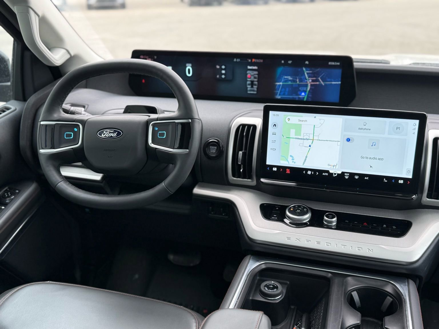 Used 2025 Ford Expedition Active image 14