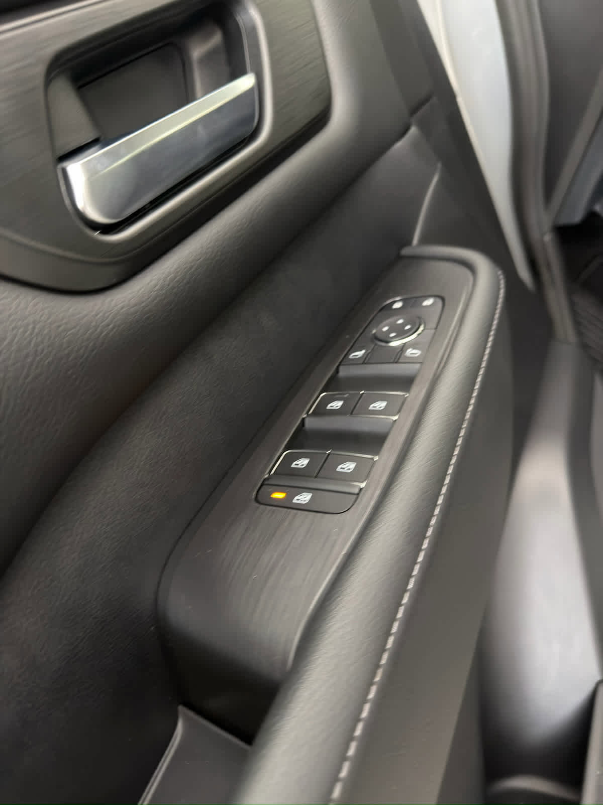 New 2026 Nissan Armada SV image 15