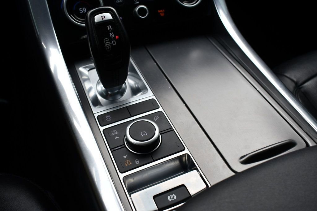 Used 2020 Land Rover Range Rover Sport SE image 37