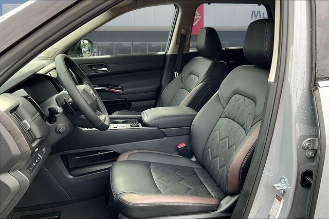 New 2026 Nissan Pathfinder Platinum AWD/4WD image 7