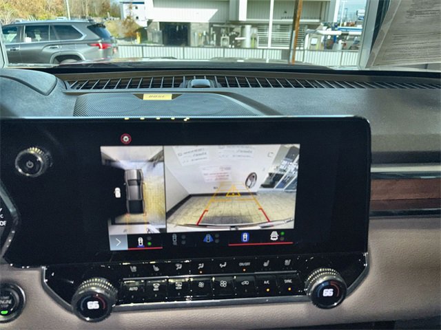 Used 2024 GMC Canyon Denali image 17