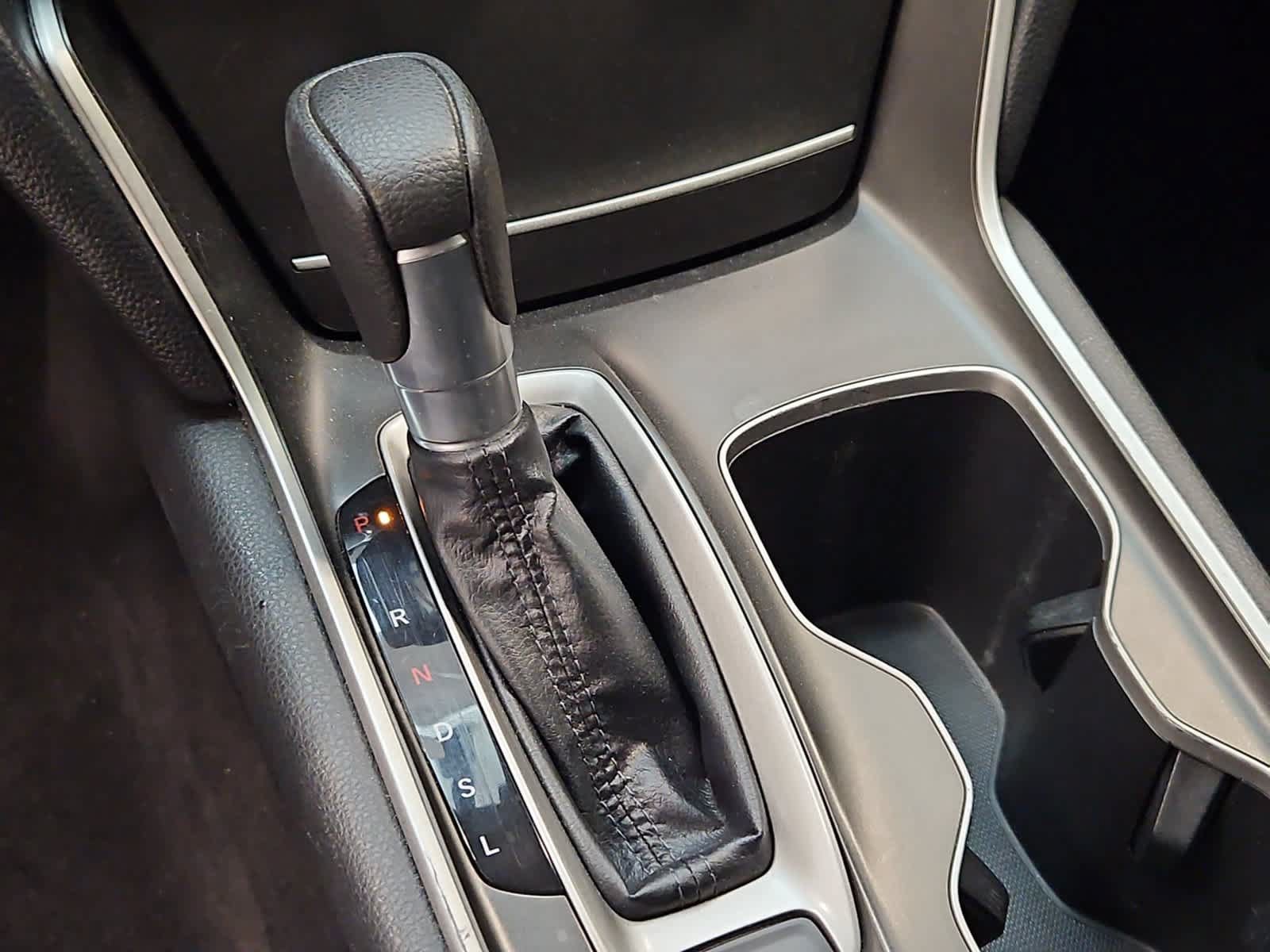 Used 2018 Honda Accord EX image 9