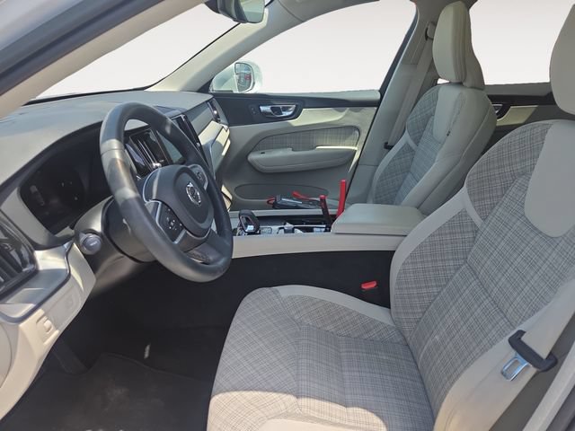 Used 2022 Volvo XC60 B5 Momentum AWD/4WD image 9