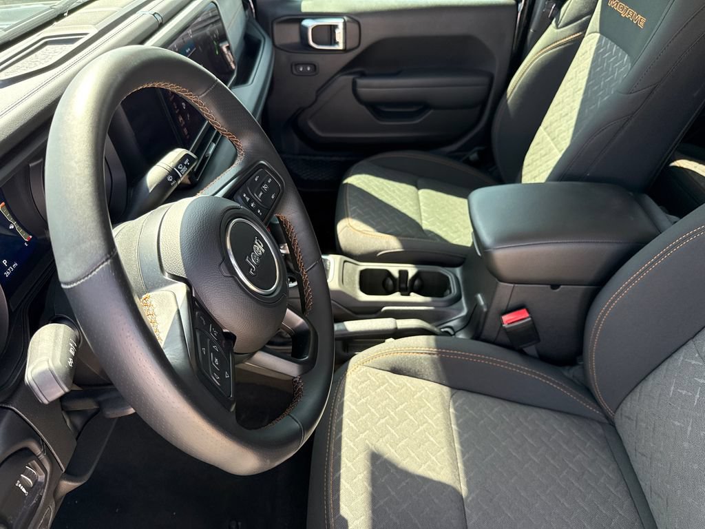 Used 2025 Jeep Gladiator Mojave AWD/4WD image 18