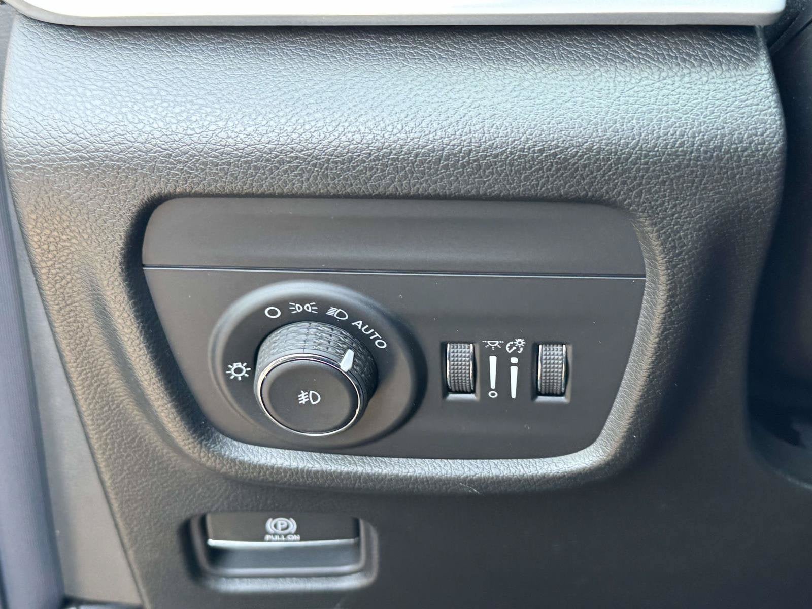 Used 2026 Jeep Grand Cherokee Limited AWD/4WD image 19