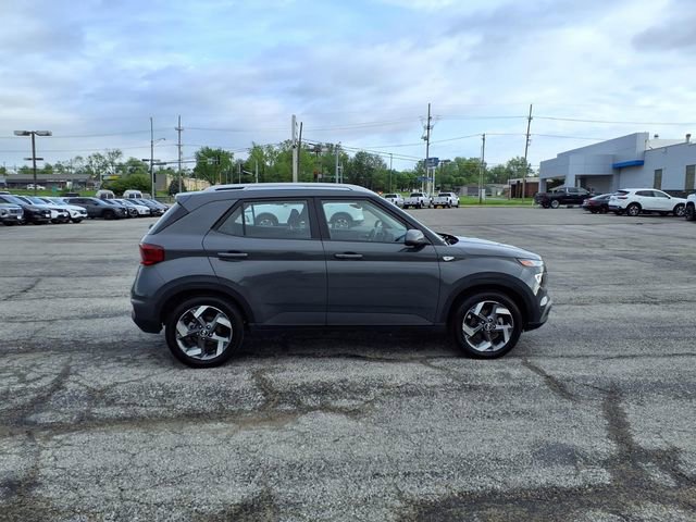 Used 2025 Hyundai Venue SEL FWD image 17