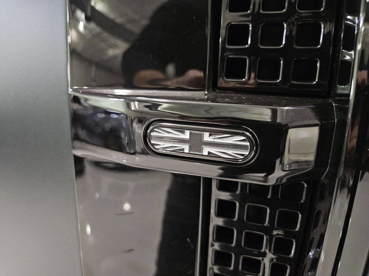 Used 2025 Land Rover Defender 110 V8 image 24