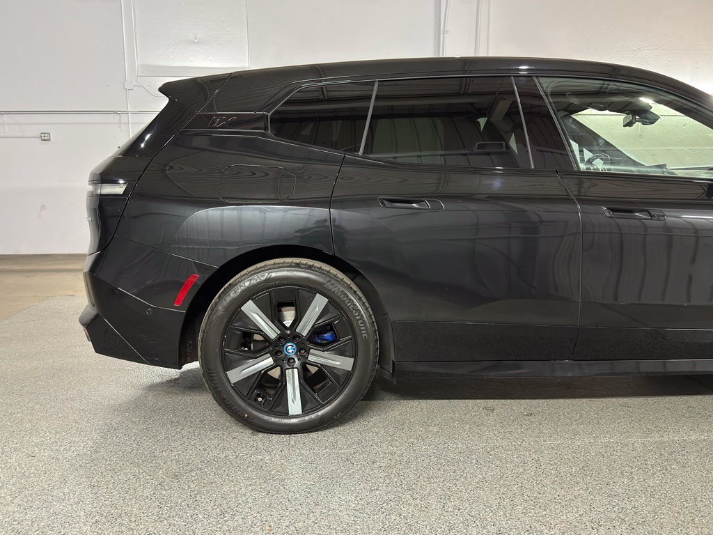 Used 2023 BMW iX xDrive50 w/ Sport Package AWD/4WD image 7