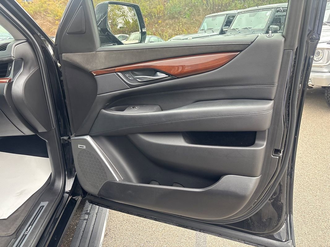 Used 2019 Cadillac Escalade ESV Premium Luxury image 24