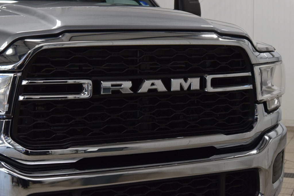 Used 2024 RAM 2500 Tradesman w/ Chrome Appearance Group AWD/4WD image 11