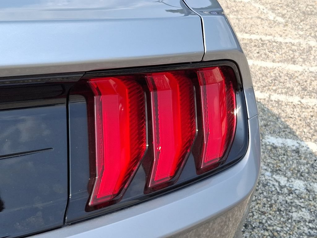 Used 2022 Ford Mustang GT Premium w/ Equipment Group 401A RWD image 9