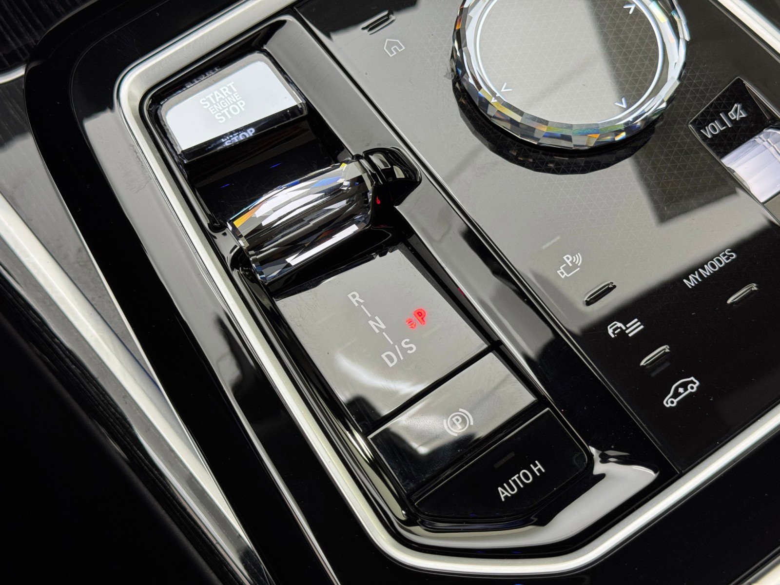 Used 2024 BMW 740i w/ Premium Package 2 image 36