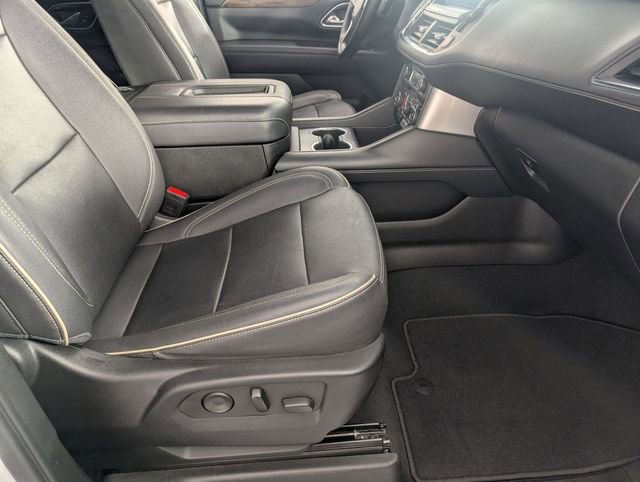 Used 2023 Chevrolet Suburban Premier image 34