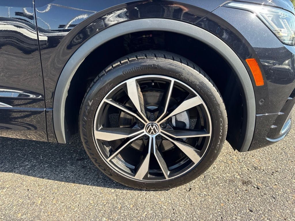 Used 2022 Volkswagen Tiguan SEL R-Line AWD/4WD image 6