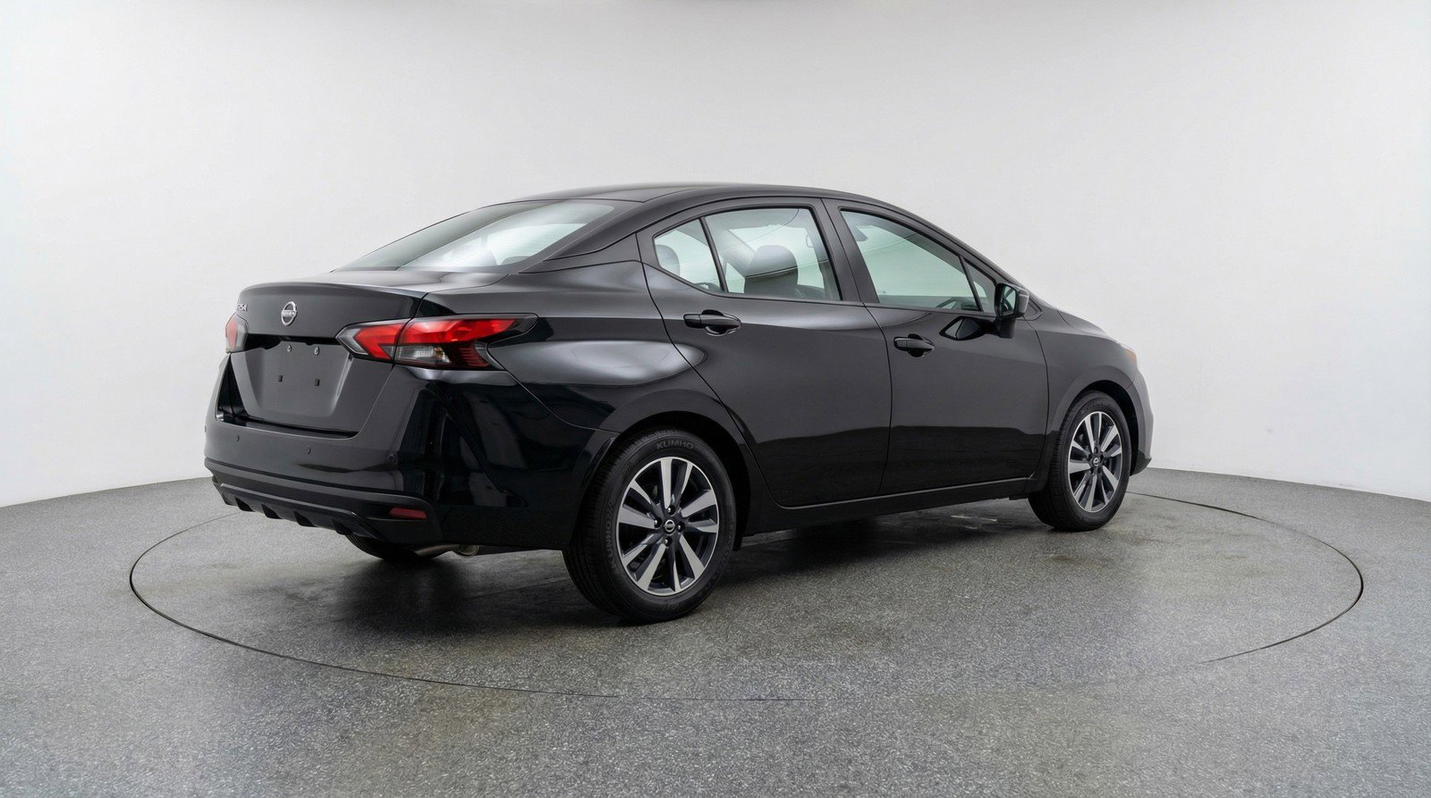 Used 2025 Nissan Versa SV image 9