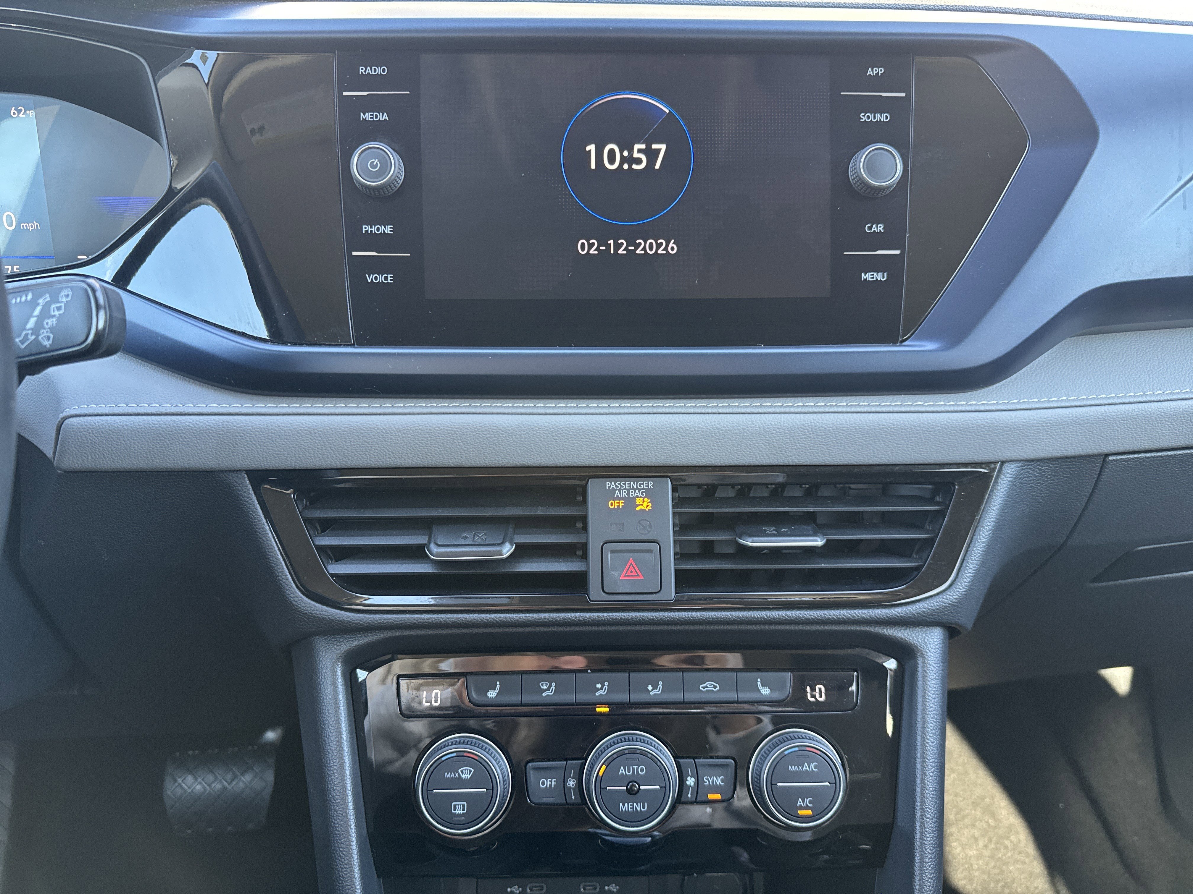 Certified 2024 Volkswagen Taos SE image 12