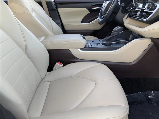 Used 2020 Toyota Highlander XLE image 20