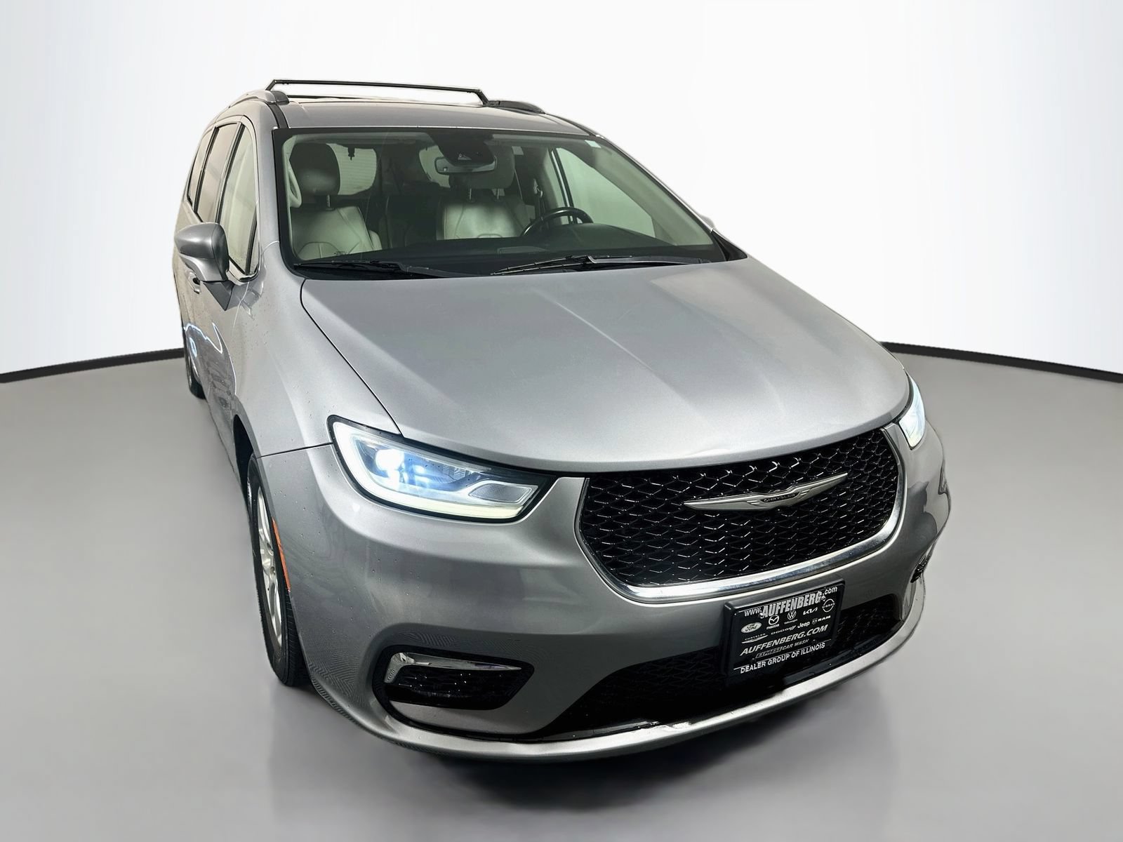 Used 2021 Chrysler Pacifica Touring-L FWD image 1