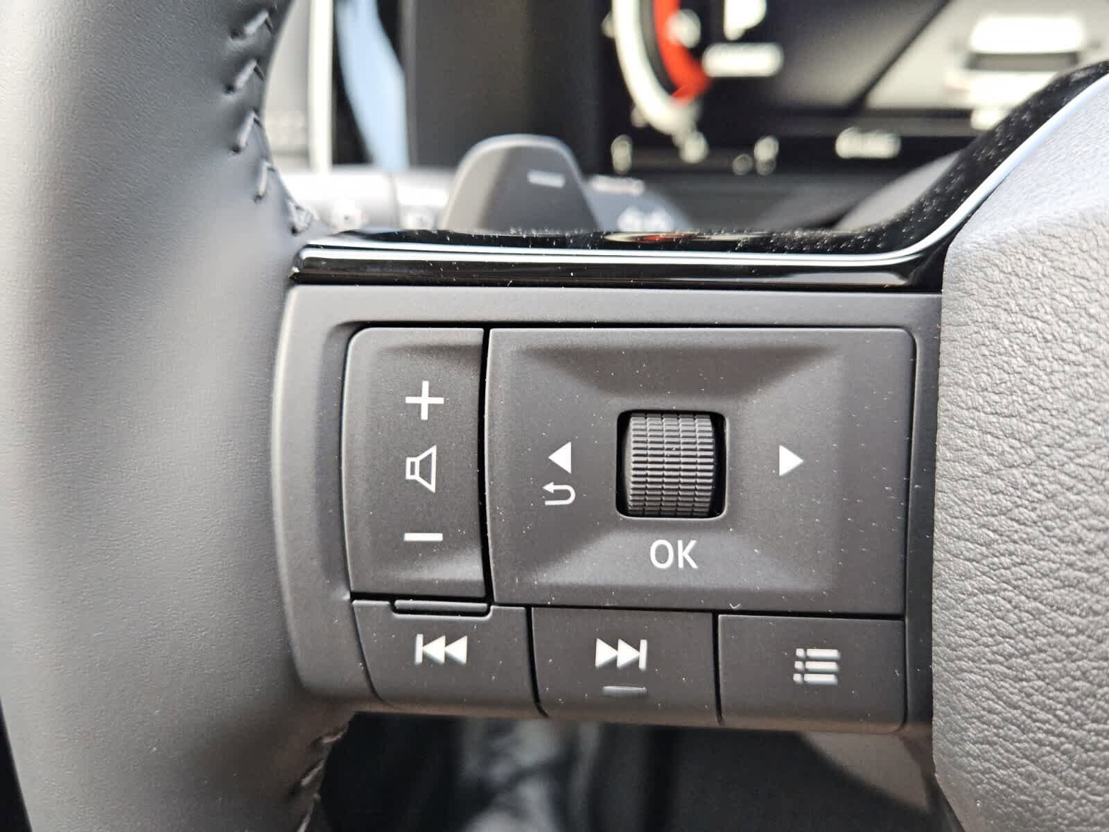 New 2026 Nissan Pathfinder Platinum FWD image 12
