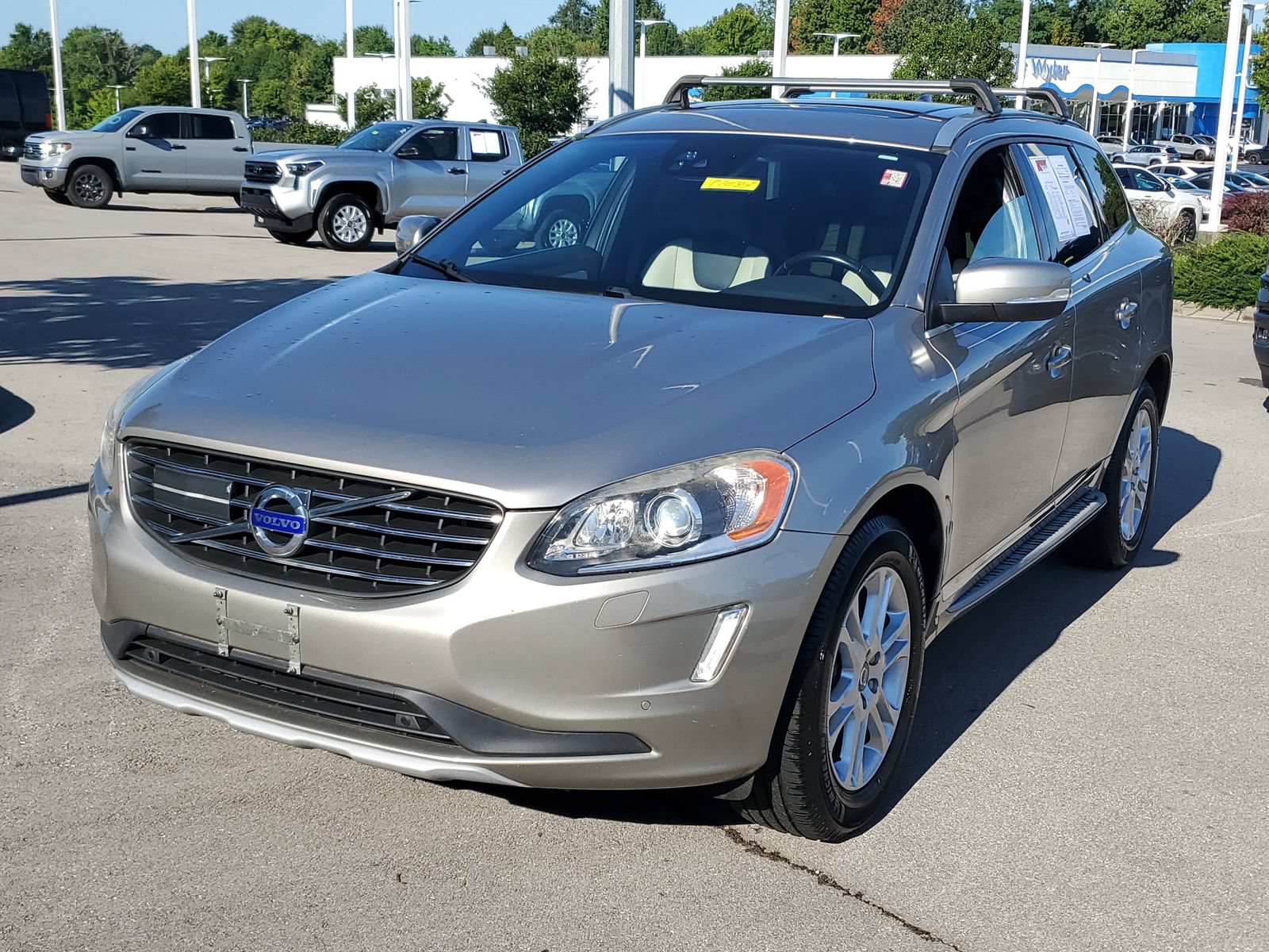 Used 2016 Volvo XC60 T5 Platinum FWD image 2