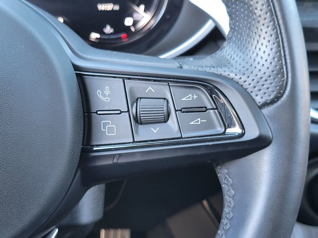 Used 2024 Alfa Romeo Stelvio Sprint image 6