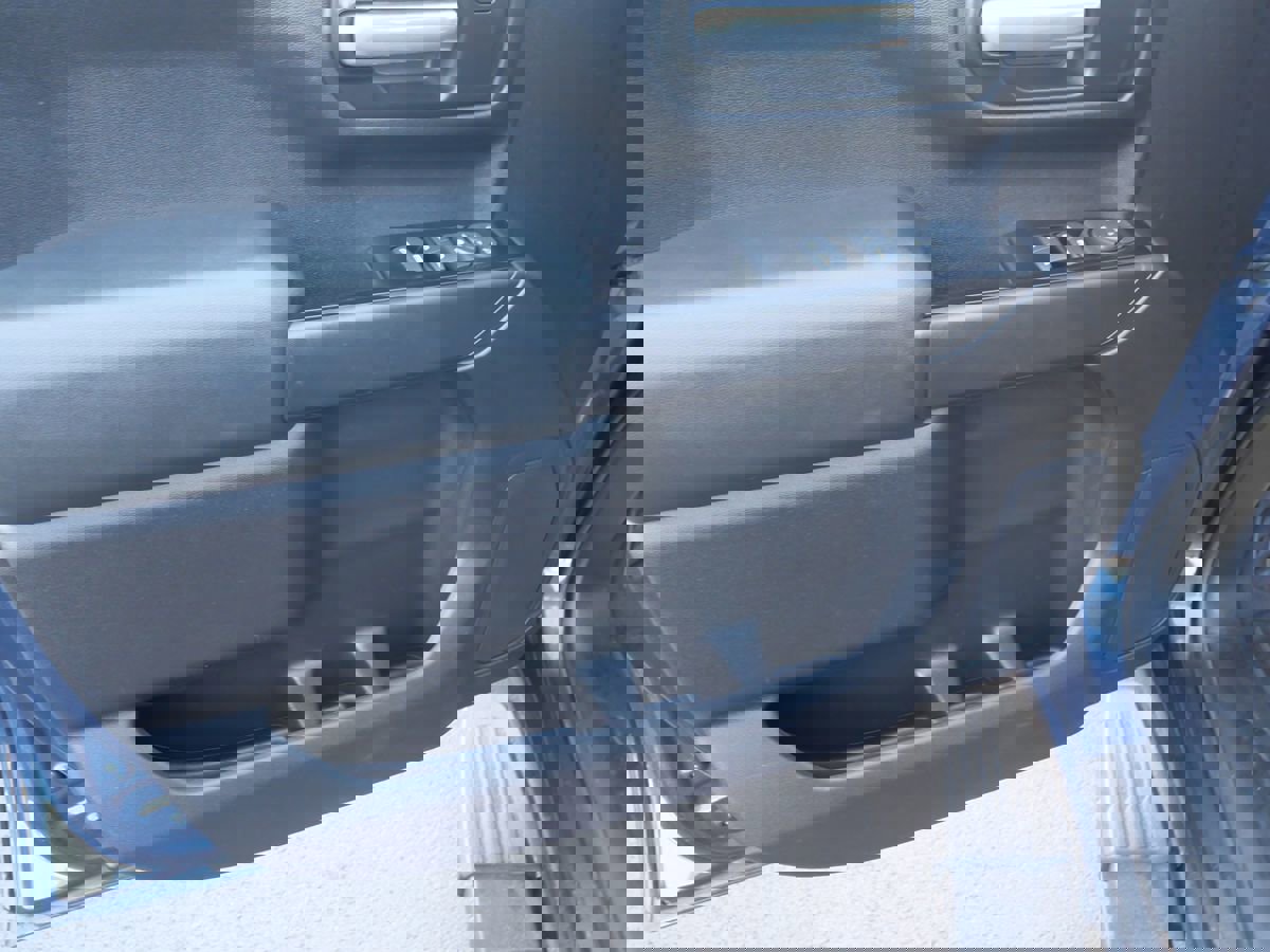 Used 2020 Chevrolet Silverado 1500 Custom w/ Custom Value Package image 16