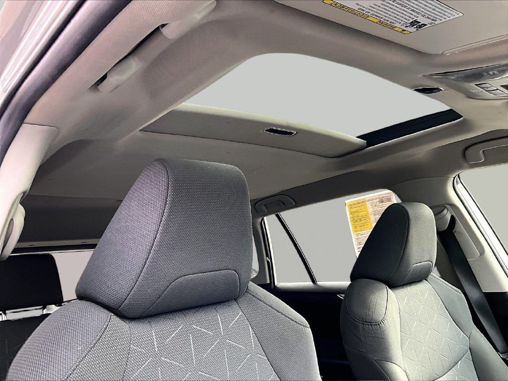 Used 2022 Toyota RAV4 XLE AWD/4WD image 22