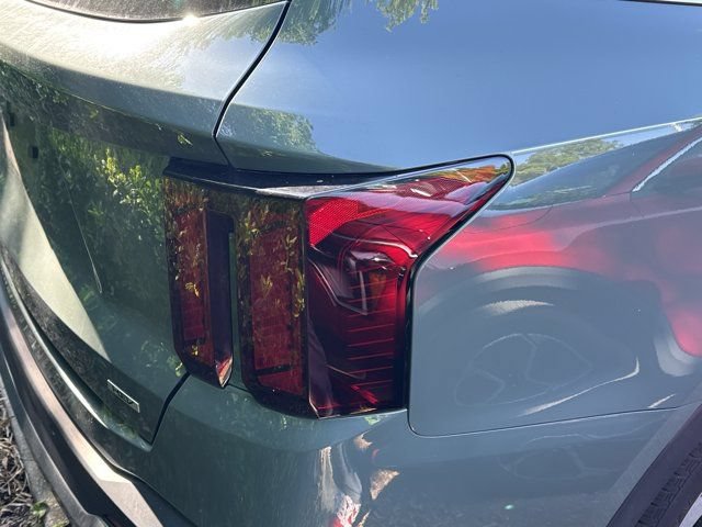 Used 2025 Kia Sorento EX w/ EX Panoramic Sunroof Package FWD image 7