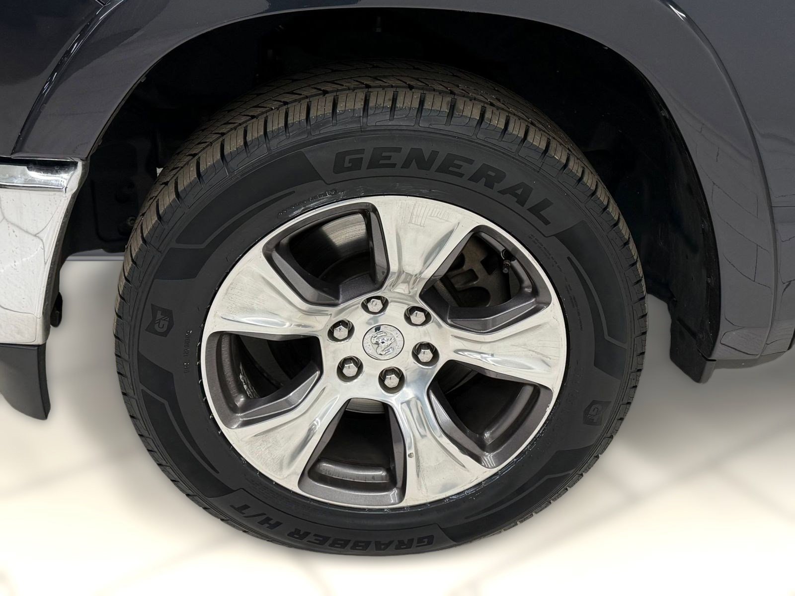 Used 2020 RAM 1500 Laramie AWD/4WD image 9